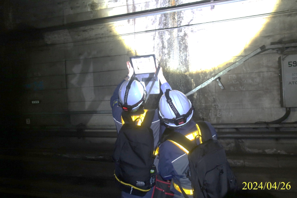 トンネルの点検の様子