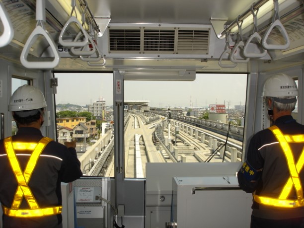 車両添乗による走行路点検の様子