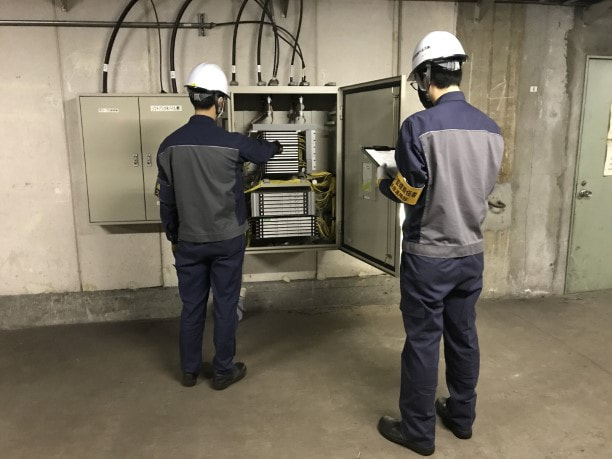光ケーブル設備の保守点検の様子
