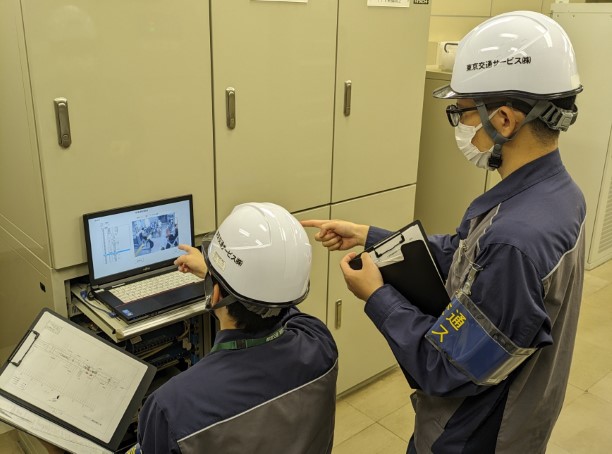 防犯カメラ等の保守点検の様子