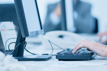 総務・人事部による事務作業の様子