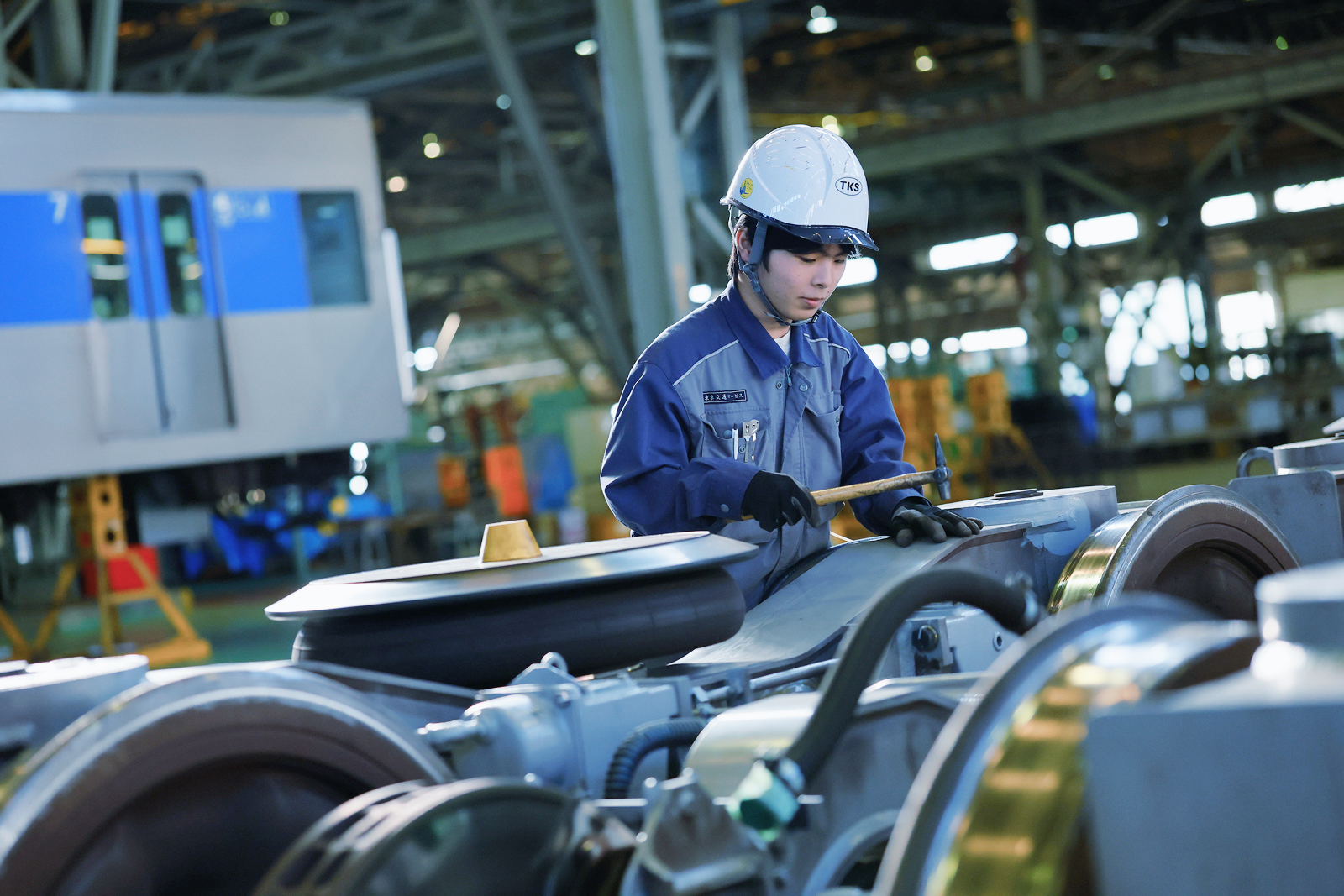車両部品の整備・点検を行う様子