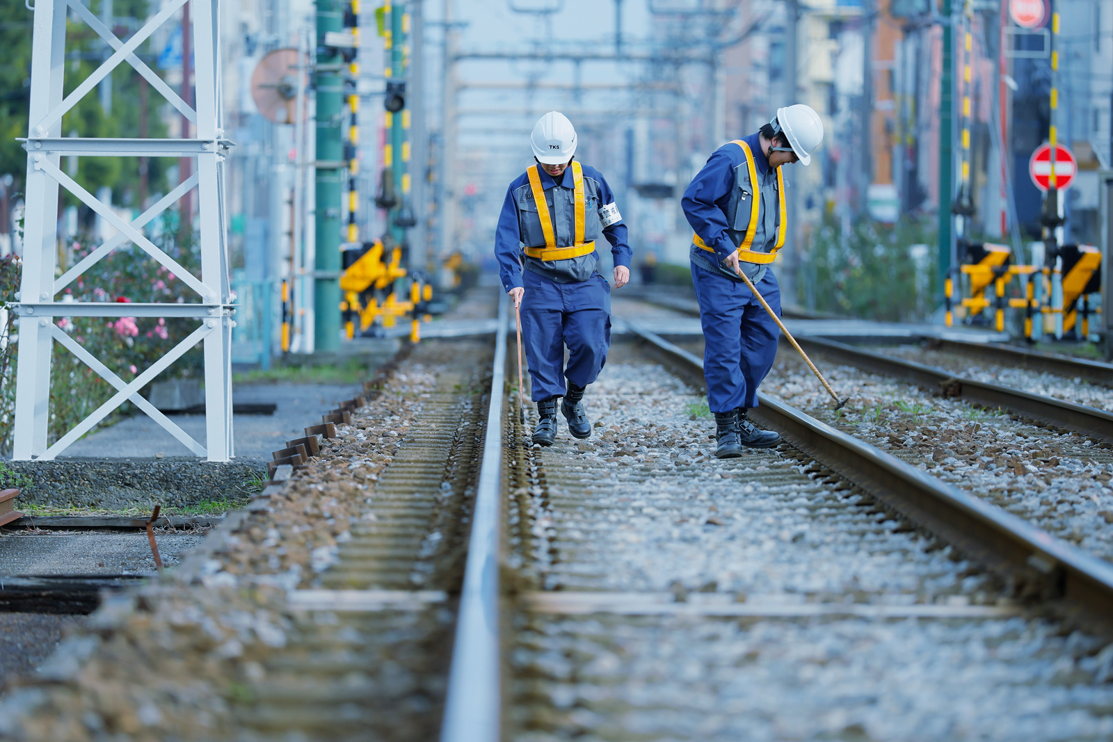 線路の保守・巡回点検を行う様子