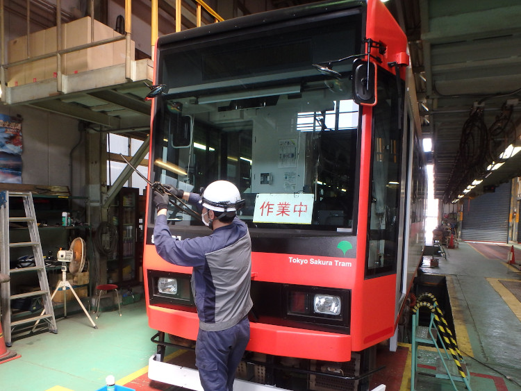 画像：車両の検査